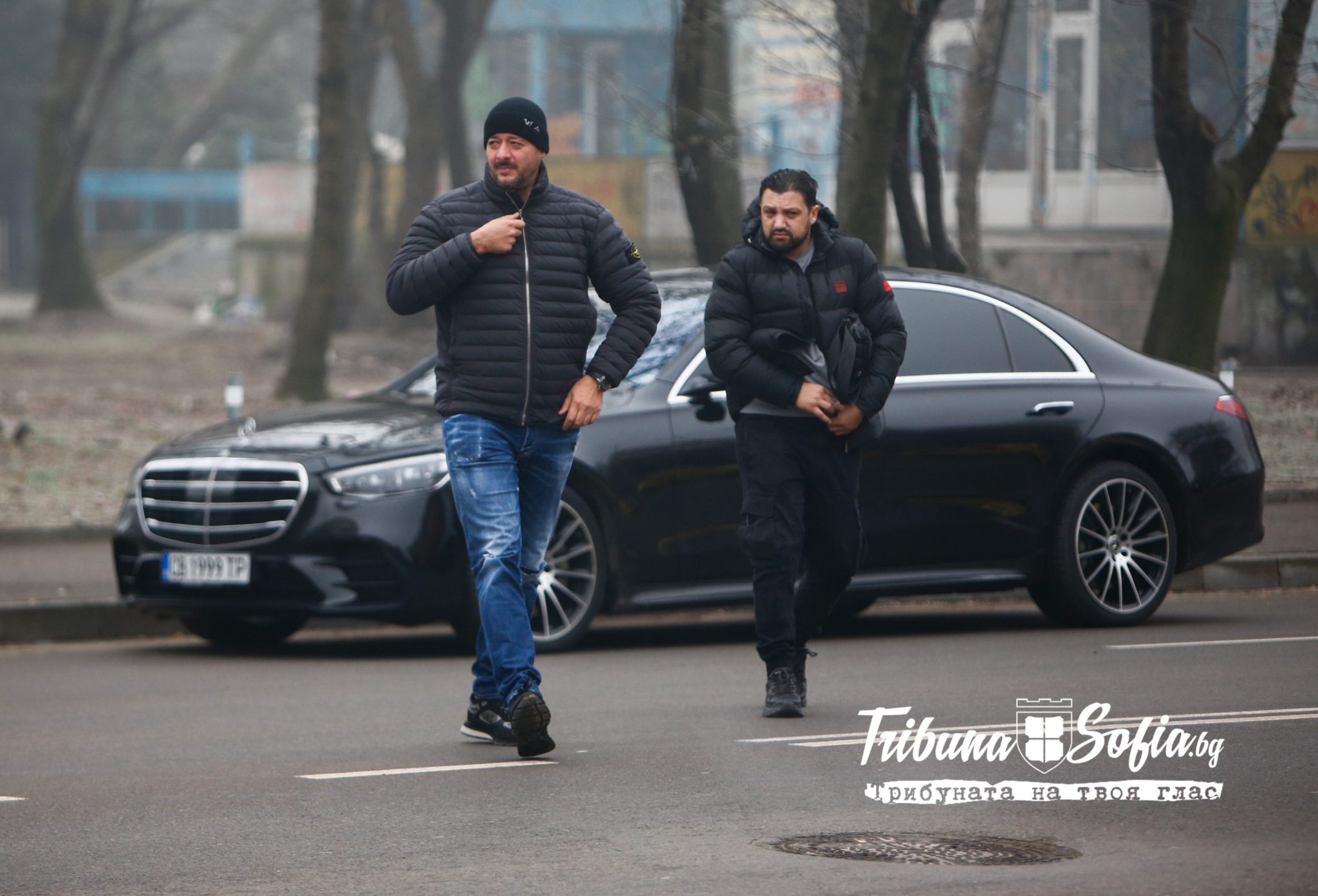 Младежа: Кой живее на гърба на Левски? Ние или ти и тоя там, дето се ...